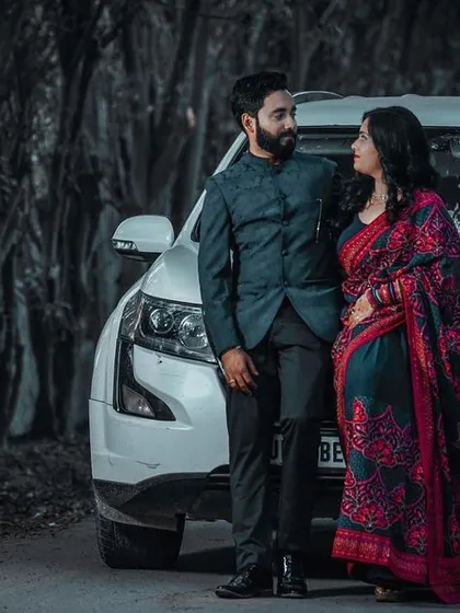 I also blend lifestyle and automotive themes for couple and pre-wedding shoots. This shot uses the strong presence of the Mahindra XUV500 as a modern backdrop, creating a beautiful contrast with the couple's intimate moment.