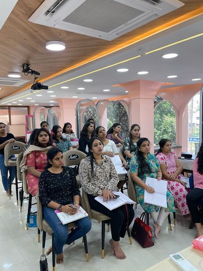 Asmitha Makeover Artistry - Personal Grooming Workshops Professional Makeup Artist Courses photo 35