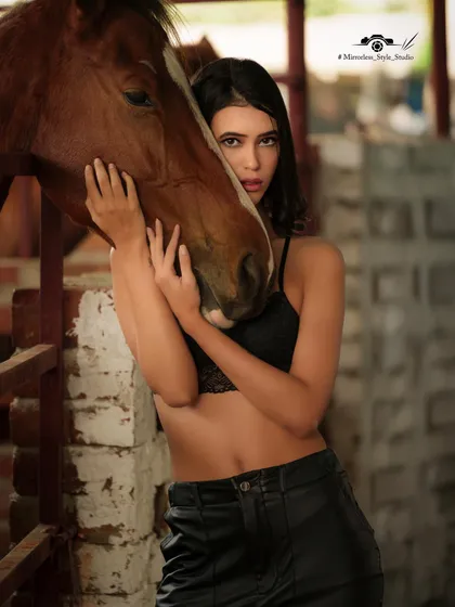 An intimate portrait of a model with a horse in the stables, demonstrating the potential for beautiful close-up shots.