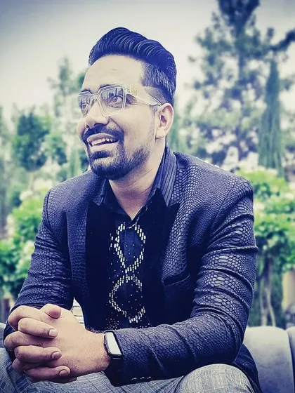 A quiet moment of reflection at Kumbhalgarh Fort just before the hungama started. I love hosting destination weddings and soaking in the unique atmosphere of each location before kicking off the party.