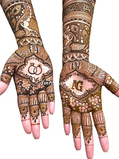 A clean, high-contrast image of the engagement design, perfect for seeing the details.