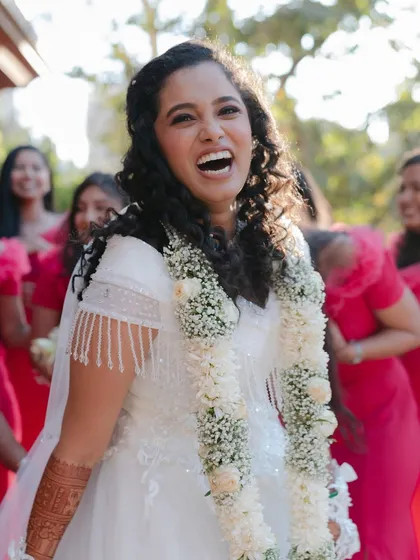 Capturing the pure joy of a bride on her wedding day is everything. For this beautiful Christian bride, I celebrated her natural curls and created a soft, luminous makeup look that felt light, comfortable, and absolutely radiant.