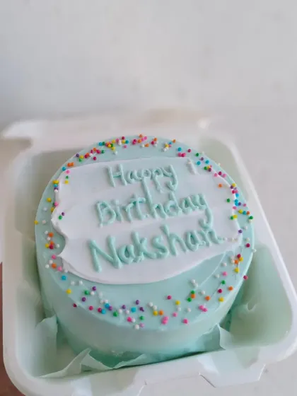 A sweet bento cake in a lunchbox, decorated with colorful sprinkles. These small cakes are perfect for gifting.
