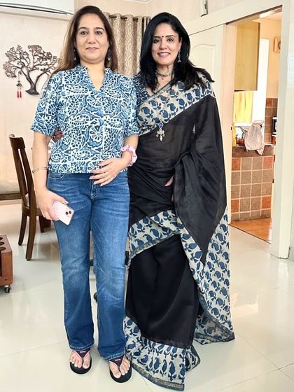 Another shot with my cousin, showing how her casual western wear contrasts nicely with my traditional saree.