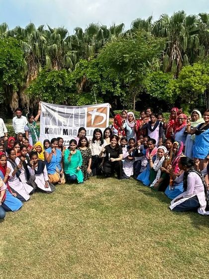 An outdoor self-defense workshop for one of the largest alcohol beverage companies. We can adapt our sessions to various environments, including outdoor spaces, to simulate real-world conditions.