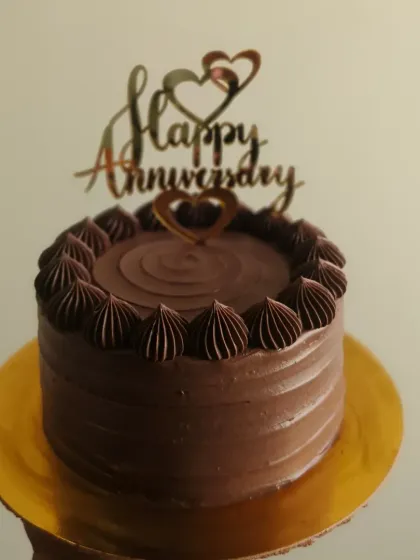 A simple yet elegant chocolate anniversary cake with a beautiful gold topper. Sometimes, less is more.
