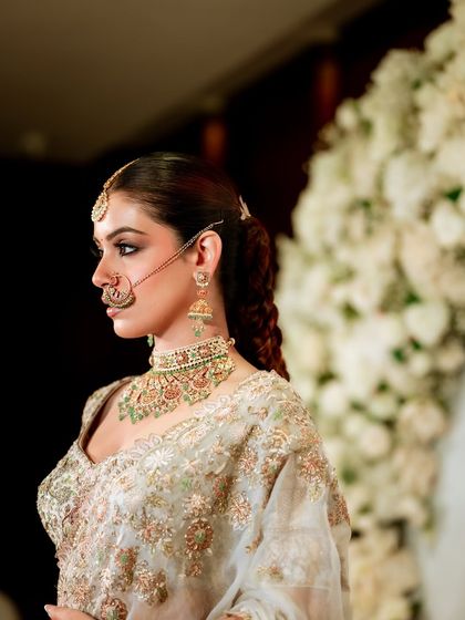 Signature Soft Glam Looks photo 4