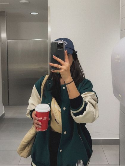 A mirror selfie of the Burlington outfit, a classic UGC format.