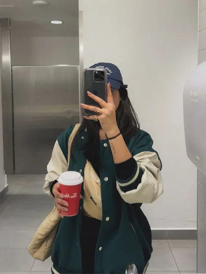 A mirror selfie of the Burlington outfit, a classic UGC format.