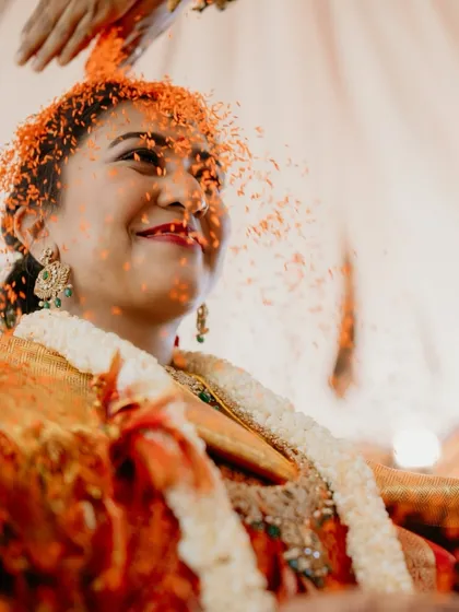 For me, the most powerful images are found in the details of a ritual. This close-up of a bride during the Akshata ceremony, with a genuine smile as flower petals shower down, captures the beauty and emotion of the tradition.