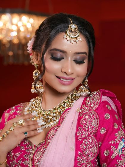 A close-up of the soft smokey eye with a hint of sparkle. This classic eye makeup style is versatile and pairs beautifully with traditional outfits for any wedding event.