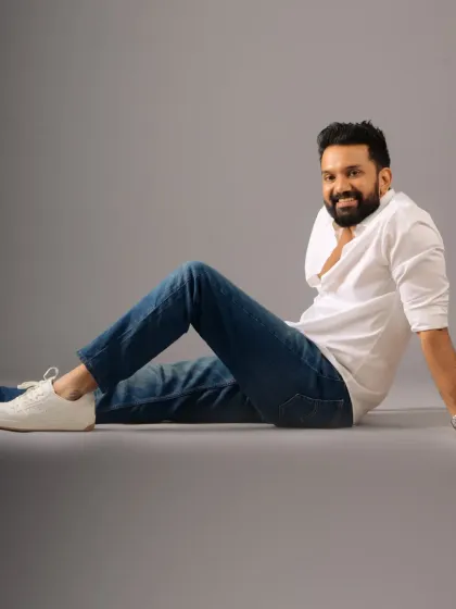 A relaxed, seated pose that still feels full of personality. The simple, clean grooming is versatile for any kind of photoshoot.