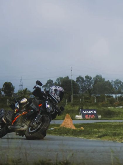 A rider on a KTM Duke 390 exits a corner with the Aruani Grid sign in the background. Our track is the ideal place to experience the full potential of street bikes like this.