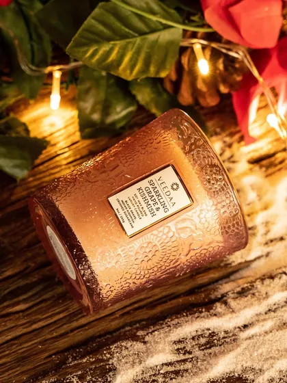 A curated selection from our extensive product portfolio, showcasing the diverse range of fragrances, colors, and designs we offer. Each image highlights the beauty and versatility of our candles, diffusers, and gift sets.