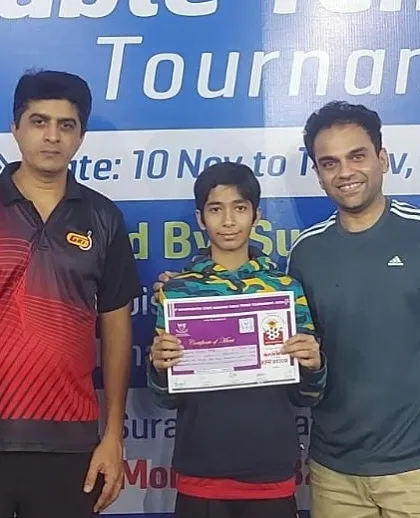 Kavya Bhat with her coaches after winning a silver medal in the U-17 event at the 5th Maharashtra State Rankings in Sangli.
