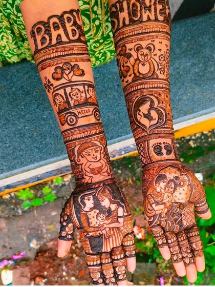 This detailed baby shower design includes a family in a car, a mother holding her baby, and other sweet illustrations to celebrate the new arrival.