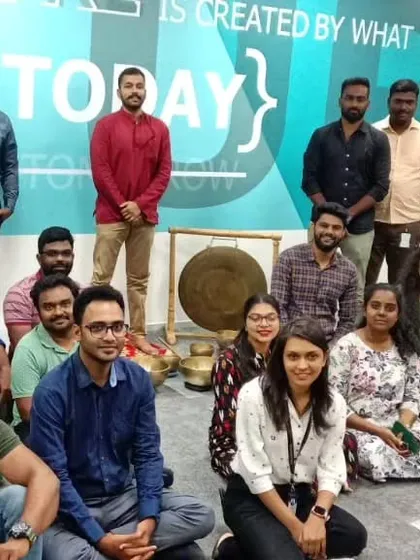 The result of a successful session: a visibly refreshed and connected team. This group photo captures the positive shift in energy and the shared sense of calm after our corporate sound meditation practice.
