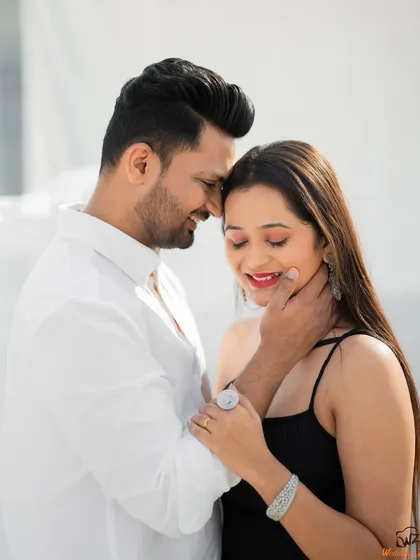 A tender moment captured in bright, clean light. This pre-wedding portrait of Jui and Vaikrant is simple, intimate, and full of emotion.