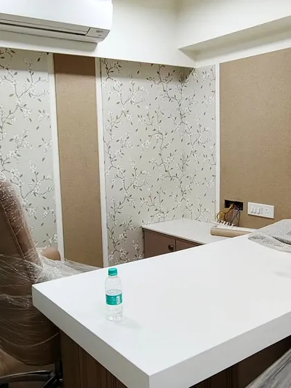For a more subtle office design, I can install panels of patterned wallpaper combined with plain textures. This creates a sophisticated and professional look for an executive cabin.