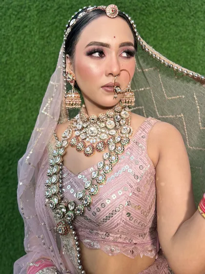 Another no-filter shot of this soft, elegant makeup. The skin looks real and radiant.