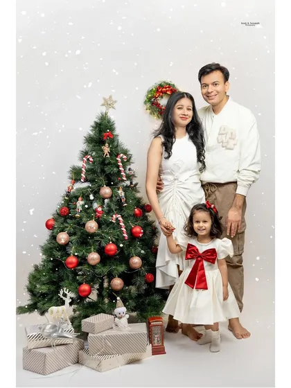 A classic family photo for the holidays. Our Christmas themed mini sessions are perfect for creating beautiful images for your annual holiday cards.