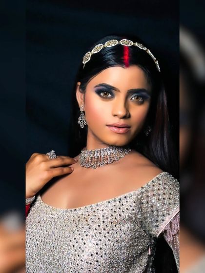 A coffee-toned beauty. This look is designed to enhance deeper skin tones, with a smokey eye and a nude lip.