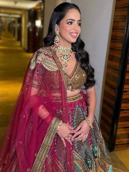 This bride's maroon outfit called for defined eyes and a sculpted glow. The final look is full of bridal drama and sophistication, perfect for a grand celebration.
