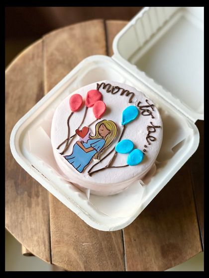 A sweet cake for a mom-to-be, featuring a lovely illustration of an expecting mother holding her belly, surrounded by pink and blue balloons. It's perfect for a baby shower or gender reveal.