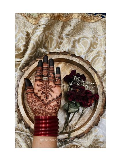 An artistic shot of a simple yet elegant back-of-hand design, perfect for any party.