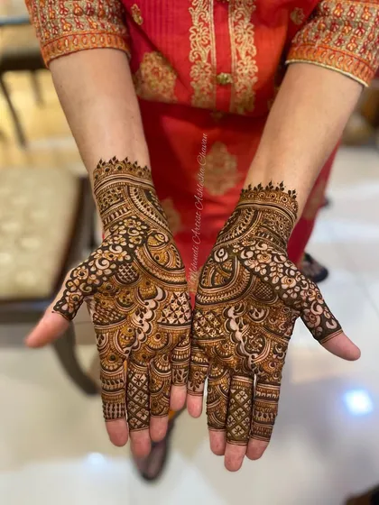 A classic Indian design with dense, intricate patterns. This style is perfect for a sider or a festival.