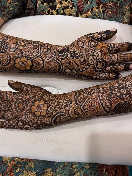 A full view of the back-of-hand design. The scalloped border at the top gives it a very regal look.