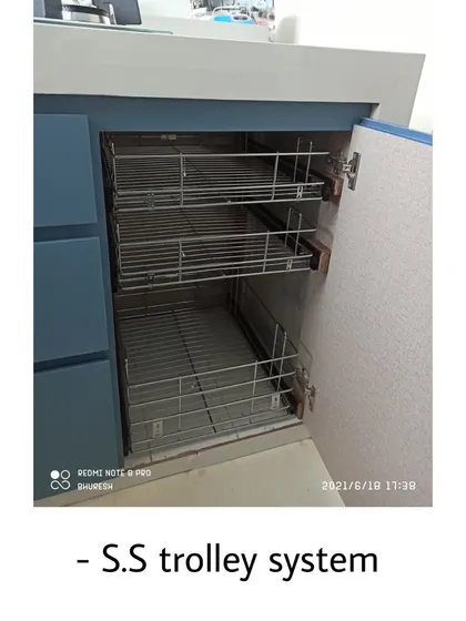 For durability and easy maintenance, I often recommend stainless steel trolley systems. These pull-out wire baskets are perfect for storing everyday utensils and are built to withstand heavy use.
