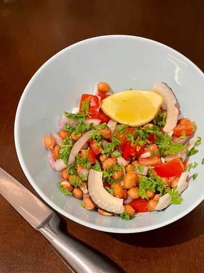 Groundnuts, or peanuts, are an easy and healthy snack. They are rich in protein, healthy fats, and micronutrients. I love making this simple peanut chaat with chopped onion, tomato, and fresh coconut for a quick and filling snack.