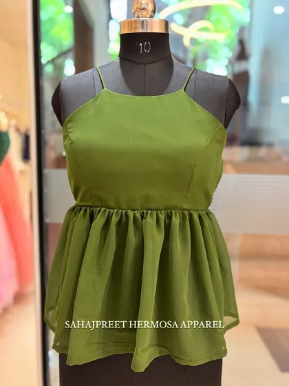 An elegant olive green version of our PEECHA backless kurti. The georgette fabric gives it a beautiful, flowy feel.