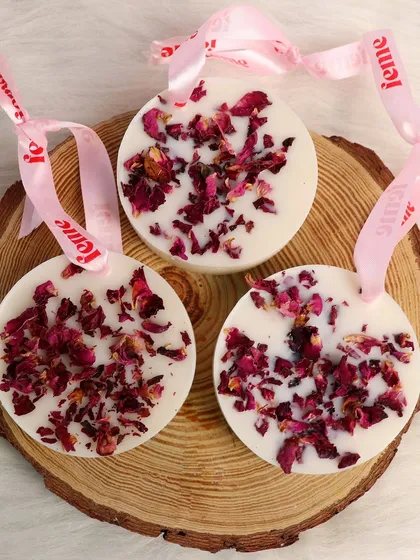 Our wax sachets with dried rose petals, tied with a signature Feme ribbon. These are perfect for hanging in your wardrobe to keep it smelling fresh.