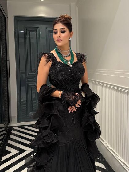 Elegant Updos & Buns photo 16