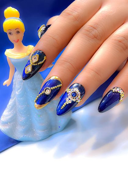 Celebrate with Style: Festive Nail Designs photo 15