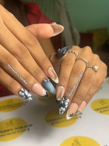 Inspired by the song "Pal Pal" by Talwinder, this dreamy set features hand-painted stars, celestial patterns, and a mix of chrome and matte finishes. It’s a whole vibe translated into nail art.