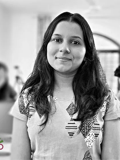 Meet Rituja! A growth manager who believes food is synonymous with home. Her real happiness is a plate of Kosha Mangsho (mutton curry) cooked by her mother.