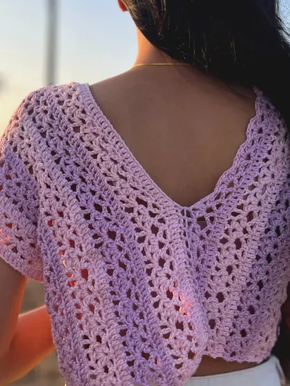 The back view of my crochet lace tee in a lovely lavender ombre. The V-back and airy stitch pattern make it perfect for summer.