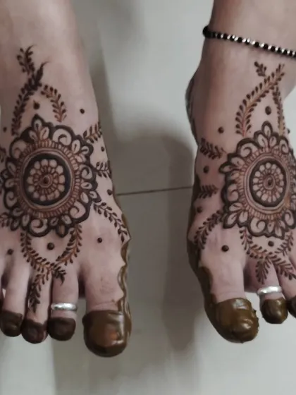 Mehndi isn't just for hands. I create beautiful and elegant designs for feet as well, like this symmetrical mandala pattern that perfectly complements any festive look.