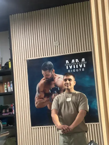 A moment of quiet confidence in the gym.