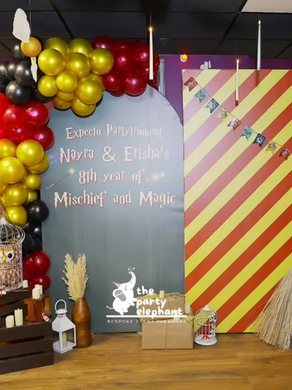 All aboard the Hogwarts Express! This Harry Potter themed photo booth, complete with a Platform 9¾ backdrop and Gryffindor-colored balloon arches, was a huge hit. We focus on iconic details like Hedwig in a cage and a Nimbus broomstick to bring the wizarding world to life.