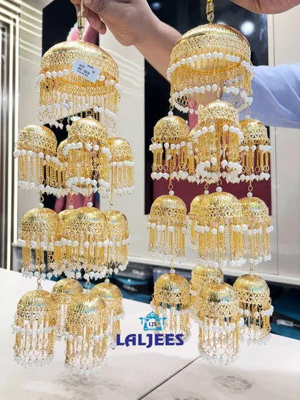Another stunning kaleera design with intricate metalwork and delicate pearl chains.