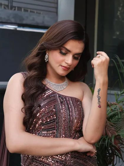 A close-up of this gorgeous party look, showing the soft waves in the hair and the flawless makeup application that enhances natural beauty.