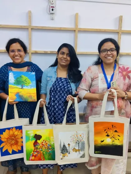 Art is the best therapy. We were honored to host a special art workshop for doctors from AIIMS, providing a creative escape from their demanding schedules. We offer tailored corporate and group art sessions for team building and stress relief.