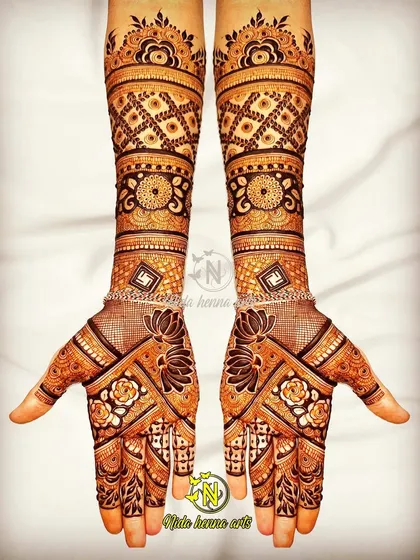 A simple yet elegant Indian design that is perfect for a bridesmaid or for pre wedding functions. It has a classic structure with floral and lotus motifs.