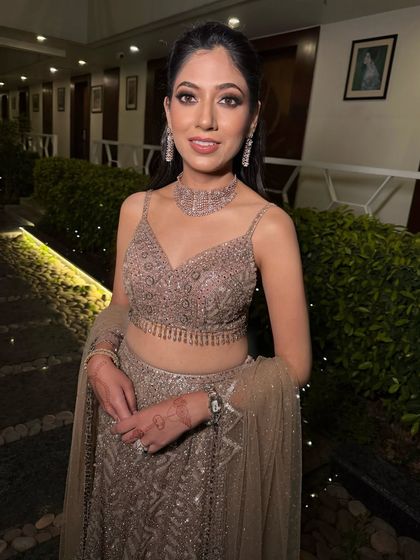 This client is radiating chic and clean aesthetics. I created a brown smokey eye and a flawless base, paired with a simple yet elegant hairstyle.