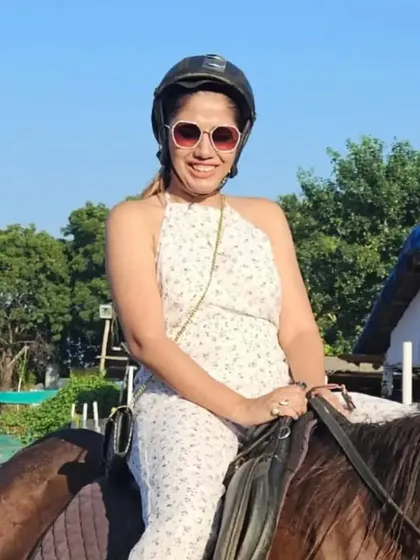 A smiling rider, ready for her adventure. My venue is great for capturing happy, candid moments.