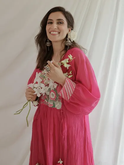 For this look, I just added simple waves and a fresh flower accessory to create a soft, romantic vibe for the photoshoot.